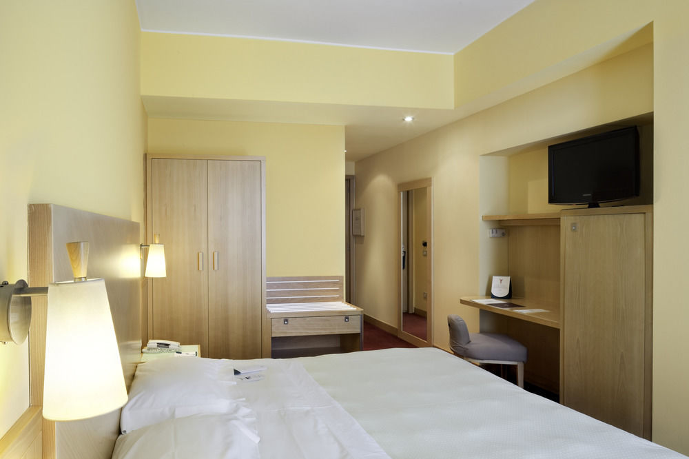 Hotel Tocq Milan Exterior photo